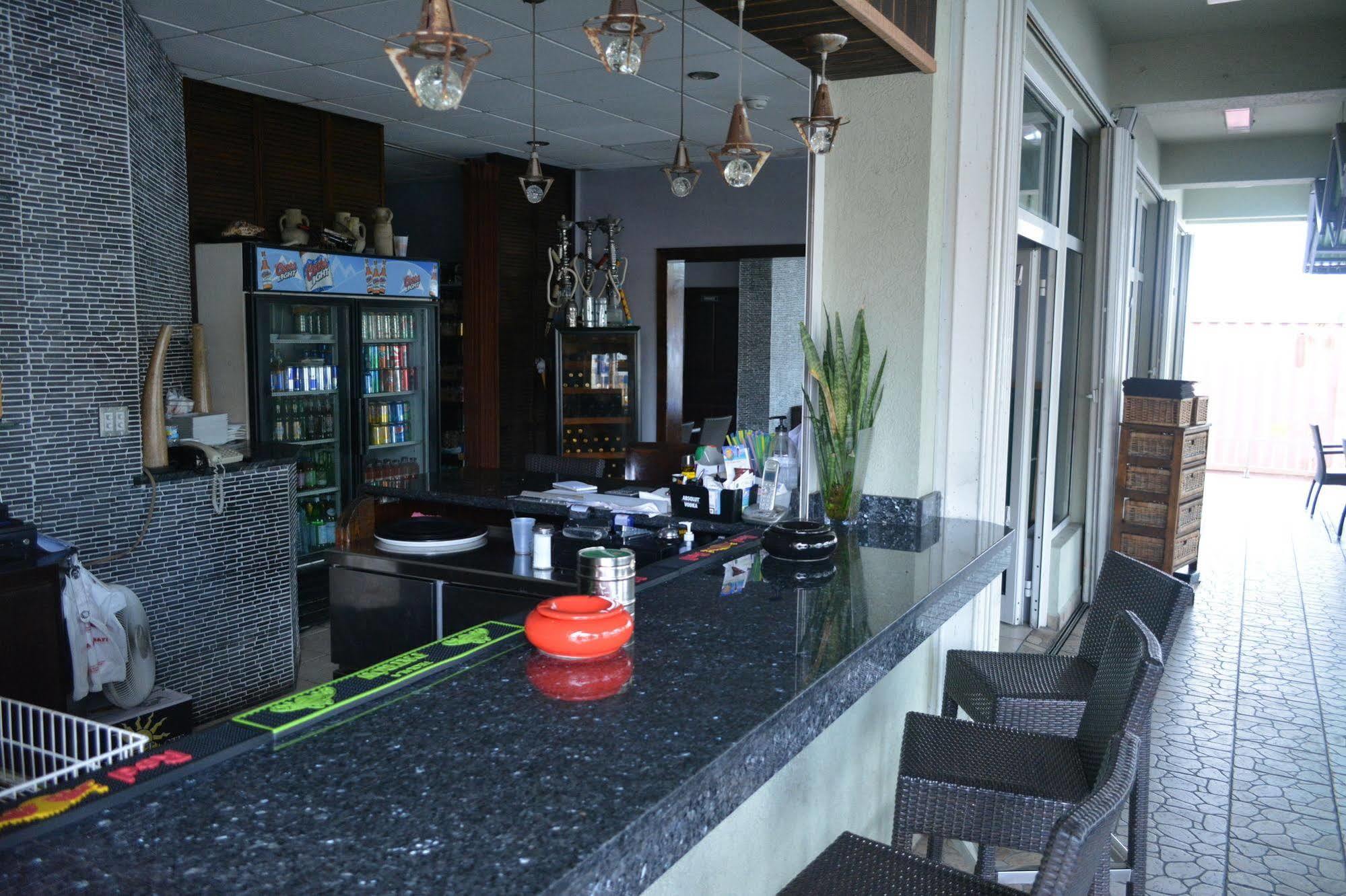 辛普森湾旅行酒店 外观 照片